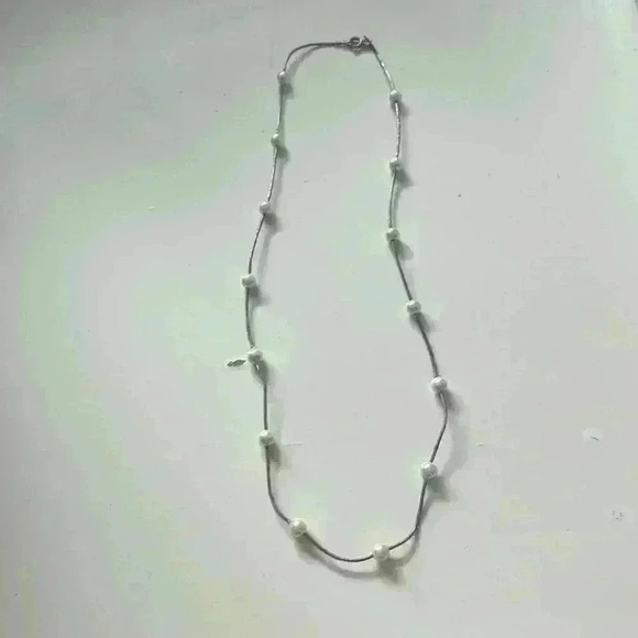 Adorable Silver with faux pearls  necklace - Picture 1 of 4